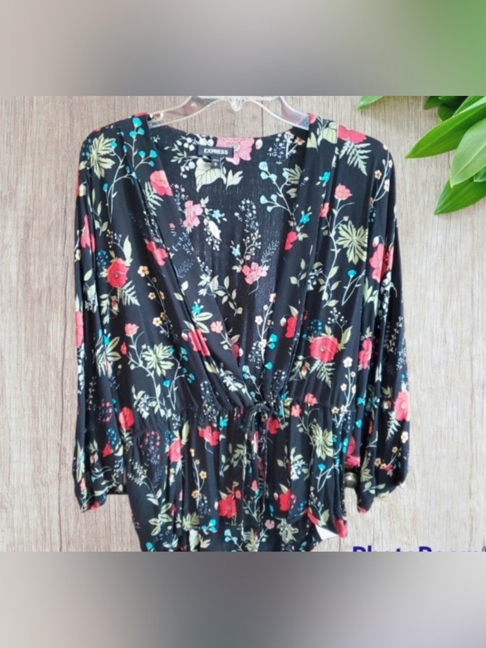 NWOT Express Classic Floral Flowy Tie Kimono Style Blouse Medium
